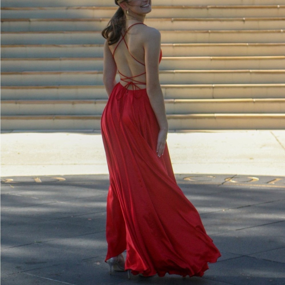 SHERRI HILL Red satin backless prom dress